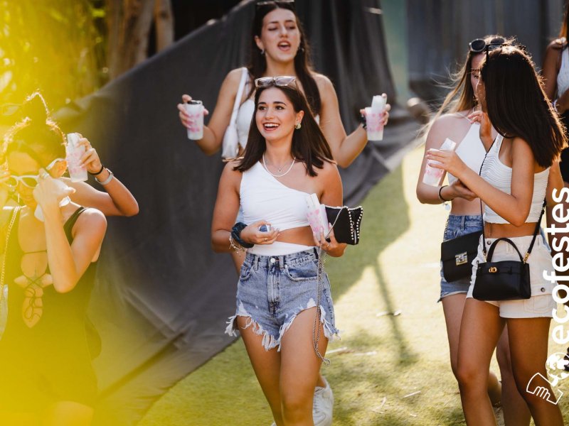 Il Summer Daze Festival regala tazze riutilizzabili ai partecipanti